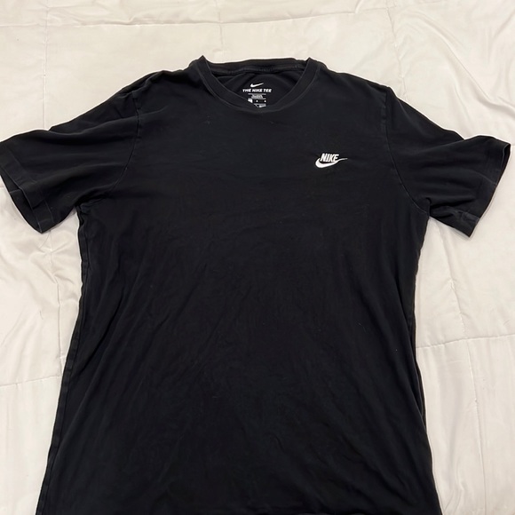 Black Nike T-Shirt - Picture 1 of 3